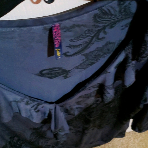 Blouse - Picture 2 of 4